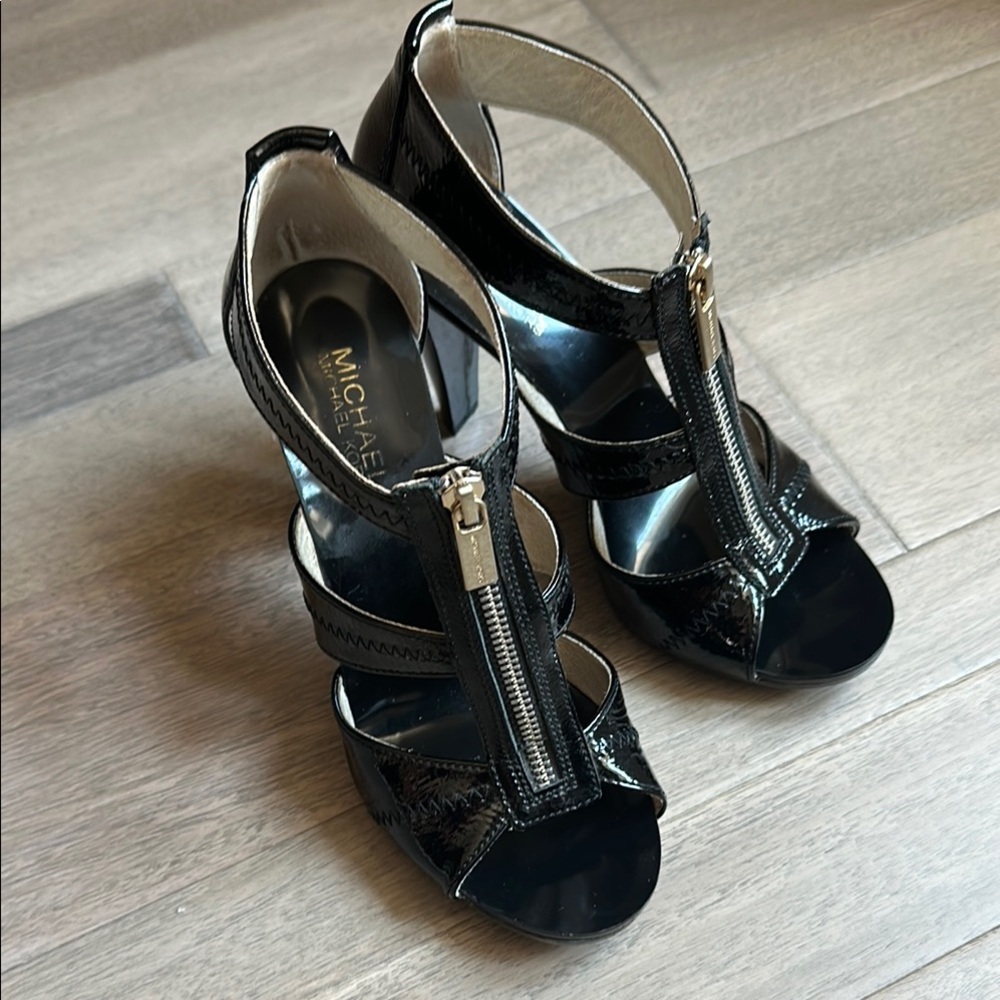 MICHAEL Michael Kors Chic Black Front Zipper Closure Open-Toe Ankle Sandals